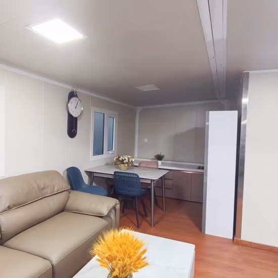 Складной контейнерный дом для хранения. Облицовка стен. Мобильный контейнерный дом. Крошечный контейнер. Сборный модульный портативный модульный сборный дом. Небольшой расширяемый дом.